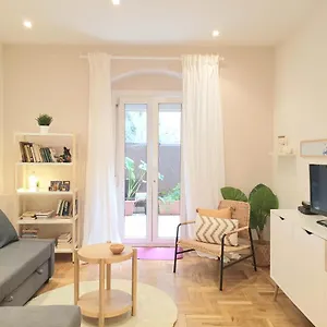 https://con-patio-en-el-centro-de-bilbao-guggenheim.basquecountryhotels.org